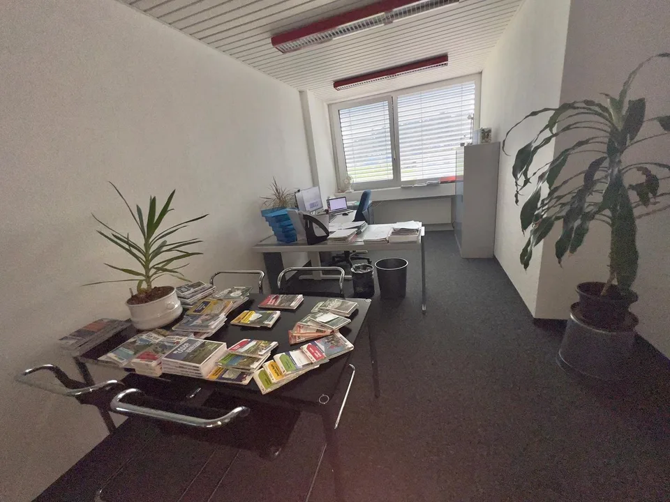 Moderne Büroräume mit Weitsicht und Leuchtreklame an der A1 – Ihre Firma täglich sichtbar! – Foto 20 von 23