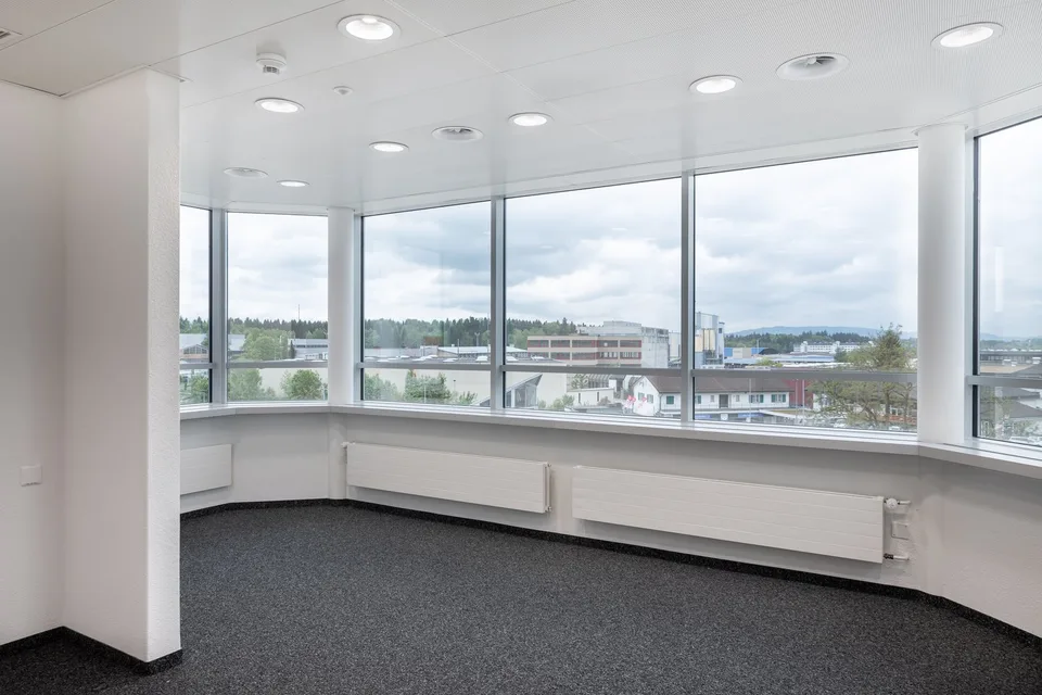 attraktive, moderne Büroräumlichkeiten in Hinwil zu vermieten