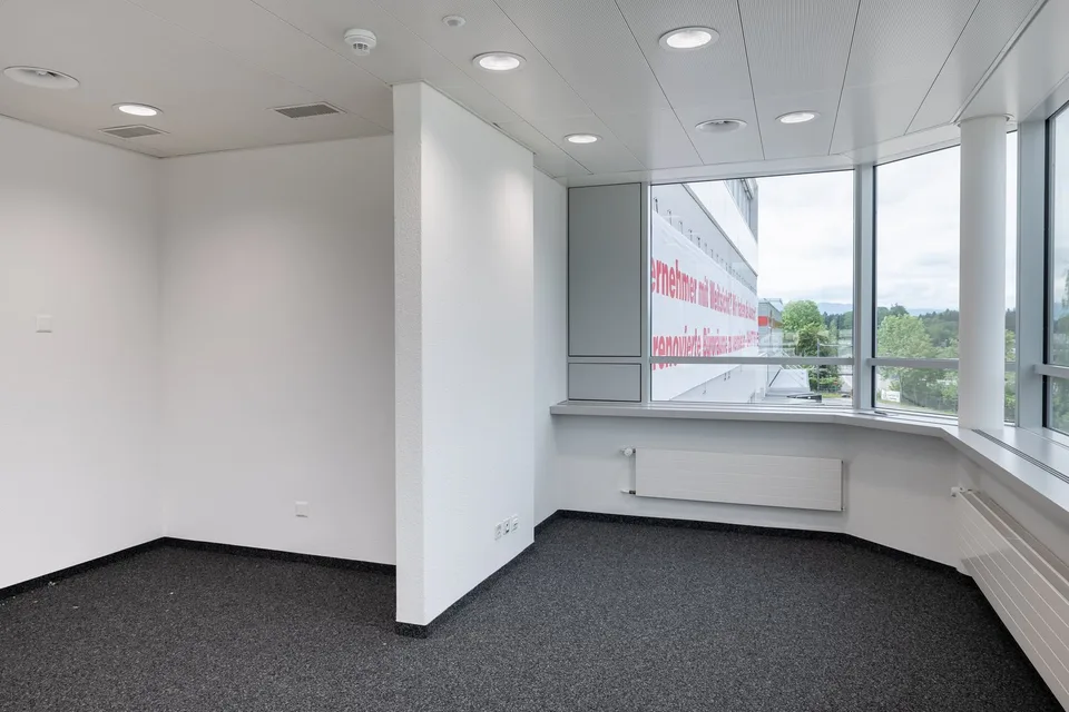 Spazi ufficio attraenti e moderni in affitto a Hinwil