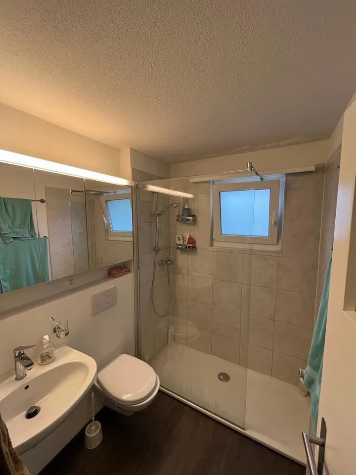 Camera in appartamento condiviso con balcone privato incl. mobili, elettricità e internet - Nel cuore di Visp