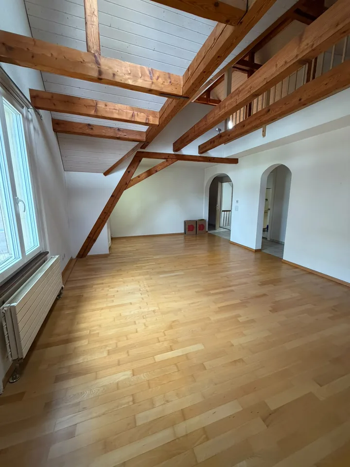 Charmant appartement sous les toits de 4 pièces à Biel/Bienne