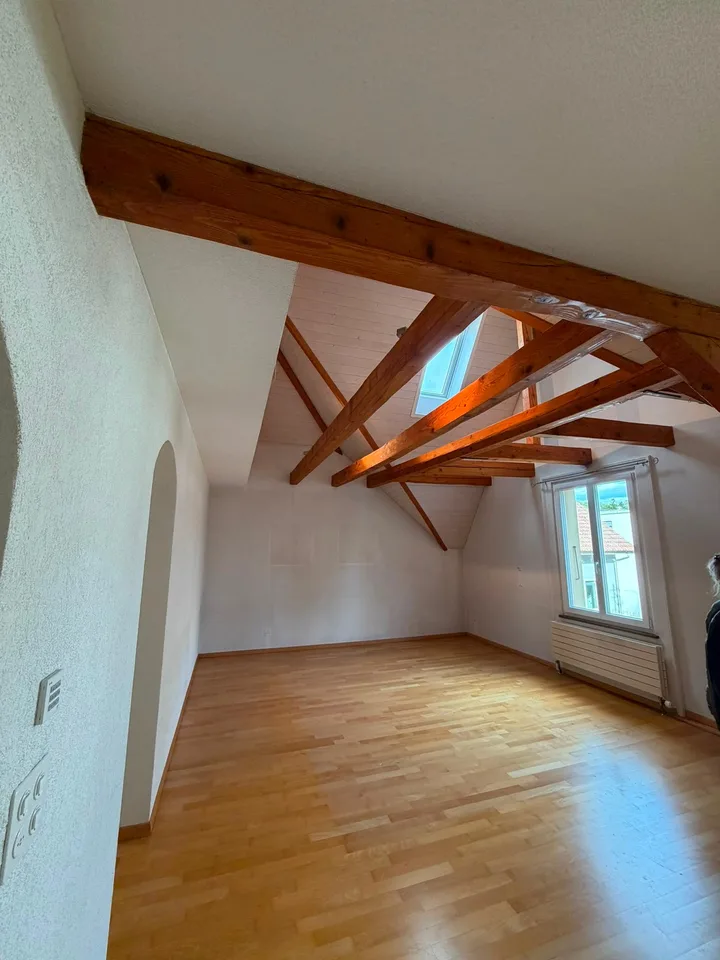 Charmantes Dachwohnung mit 4 Zimmern in Biel/Bienne