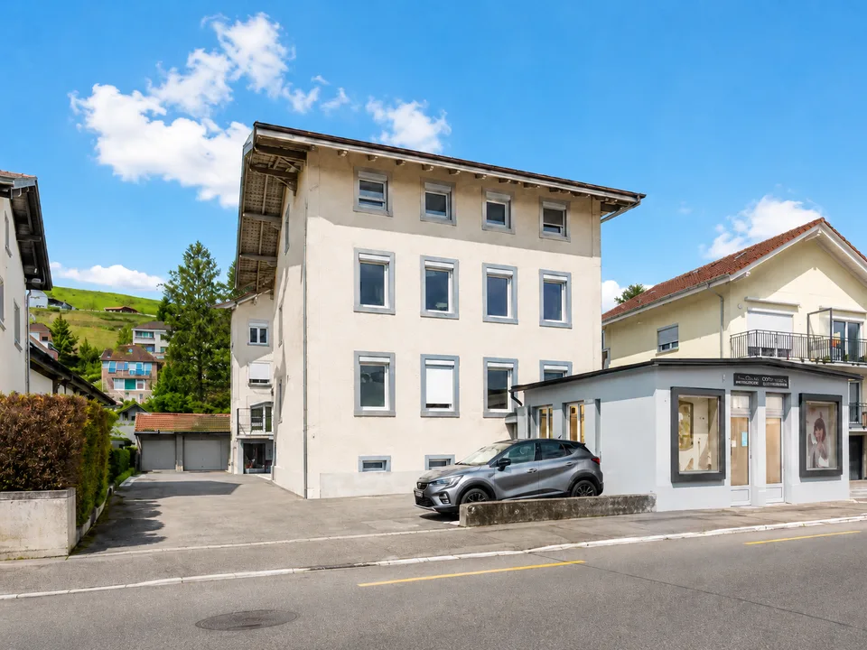 Magnifique 4.5 pièces, très spacieux et lumineux avec cuisine et salle de bain moderne !