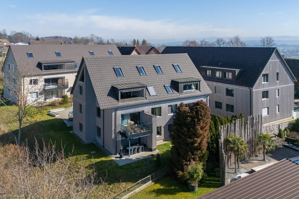 Investimento di capitale sostenibile in una casa moderna a sei unità