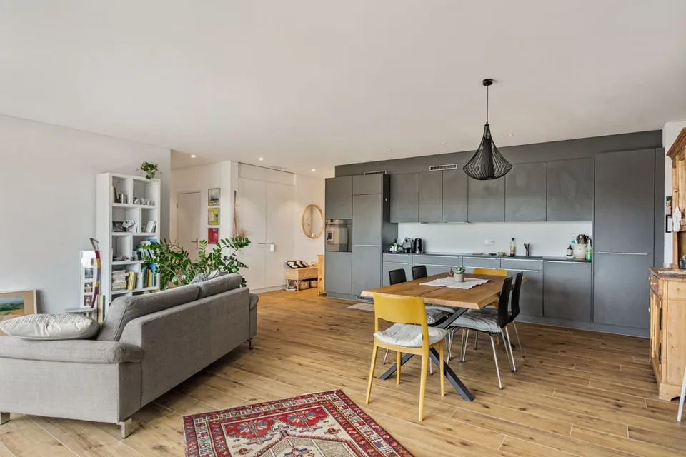 Élégance intemporelle rencontre confort de vie - appartement 3,5 pièces à Meinisberg