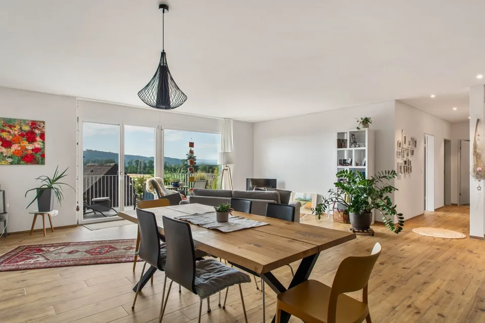 Zeitlose Eleganz trifft Wohnkomfort - 3.5-Zimmer-Wohnung in Meinisberg
