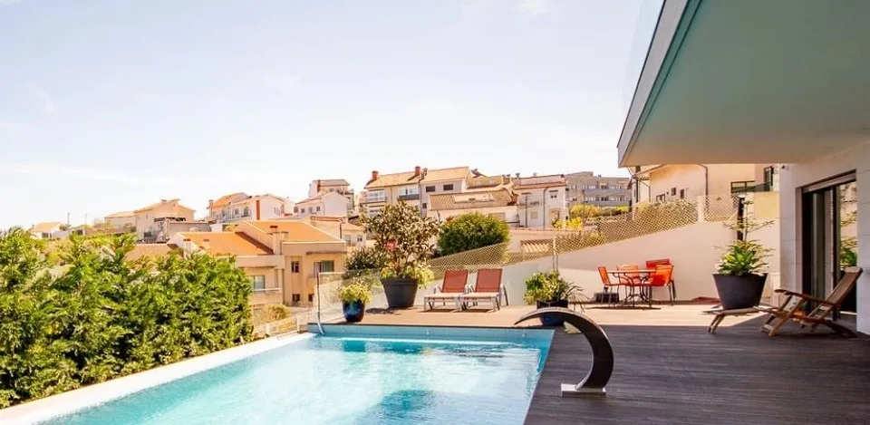 MAGNIFIQUE VILLA DE LUXE DOTÉE DE 5 SUITES SITUÉE A VILA NOVA DE GAIA ATTENANT A PORTO