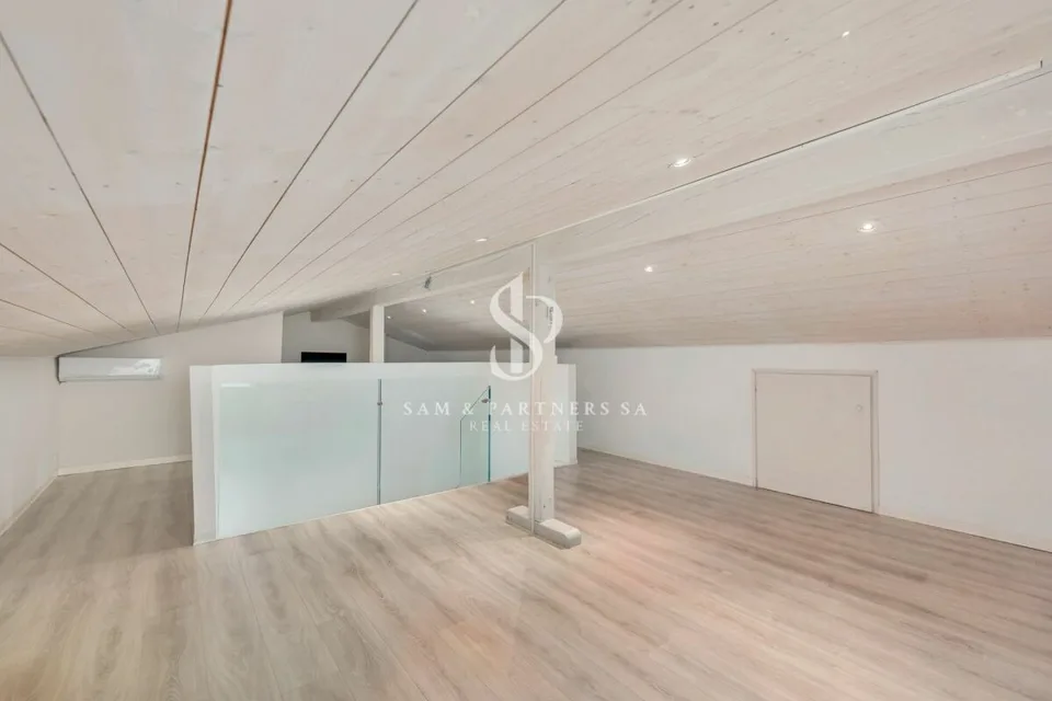 Modern house with pool – photo 17 of 19