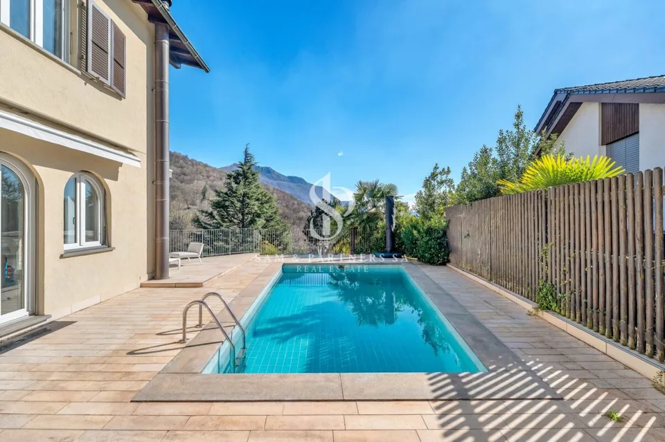 Maison moderne avec piscine