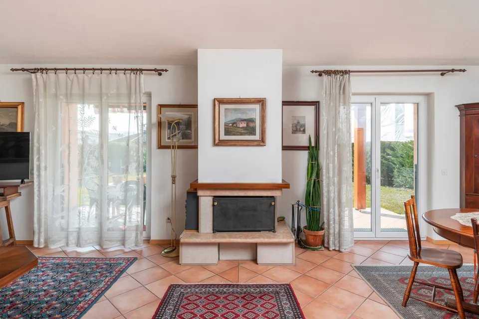 Vendesi graziosa casa con ampio giardino – foto 7 di 15