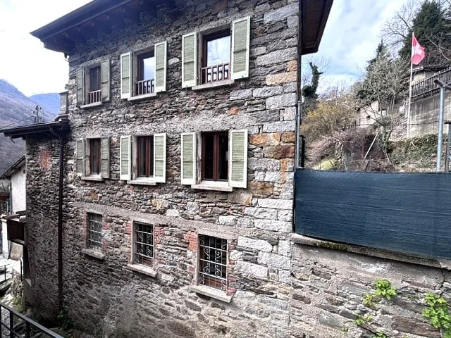 Rustica casa in pietra nel nucleo del paese