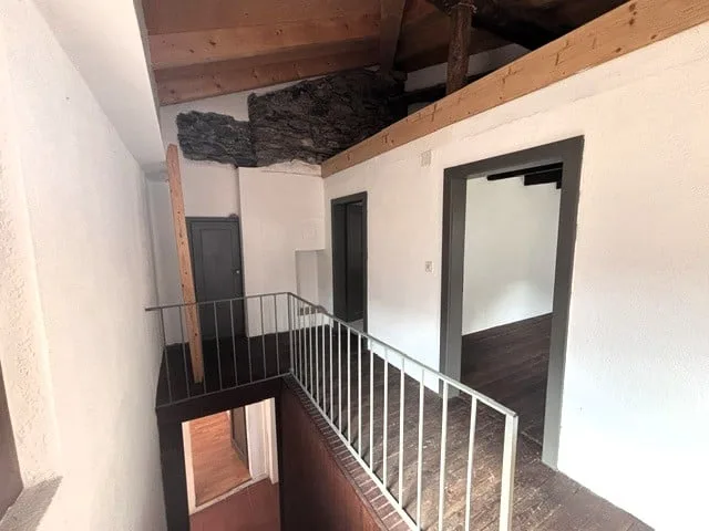 Rustica casa in pietra nel nucleo del paese – foto 10 di 11
