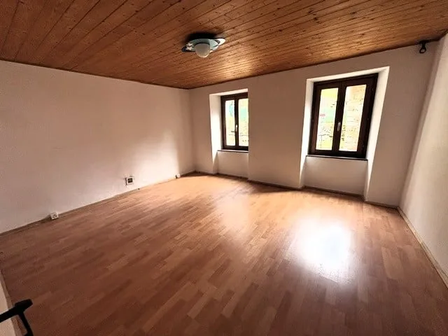 Rustica casa in pietra nel nucleo del paese – foto 8 di 11