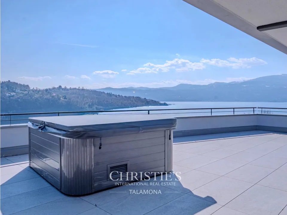 Elegantes Penthouse mit atemberaubendem Seeblick in Laveno-Mombello – Foto 8 von 13