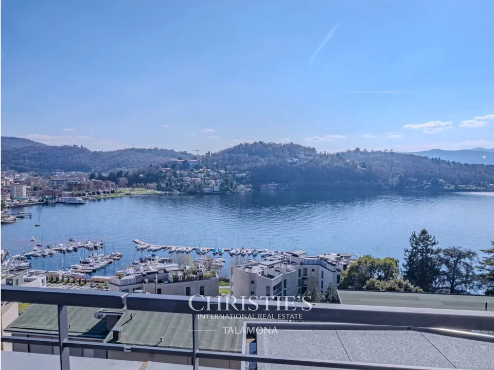 Elegantes Penthouse mit atemberaubendem Seeblick in Laveno-Mombello – Foto 11 von 13