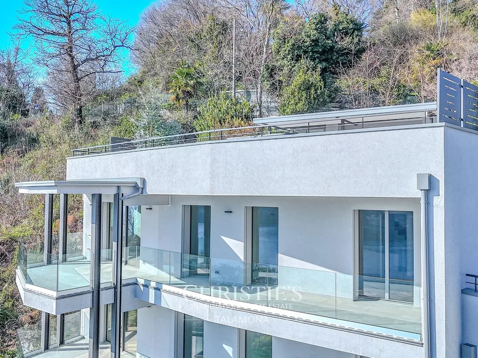 Elegantes Penthouse mit atemberaubendem Seeblick in Laveno-Mombello