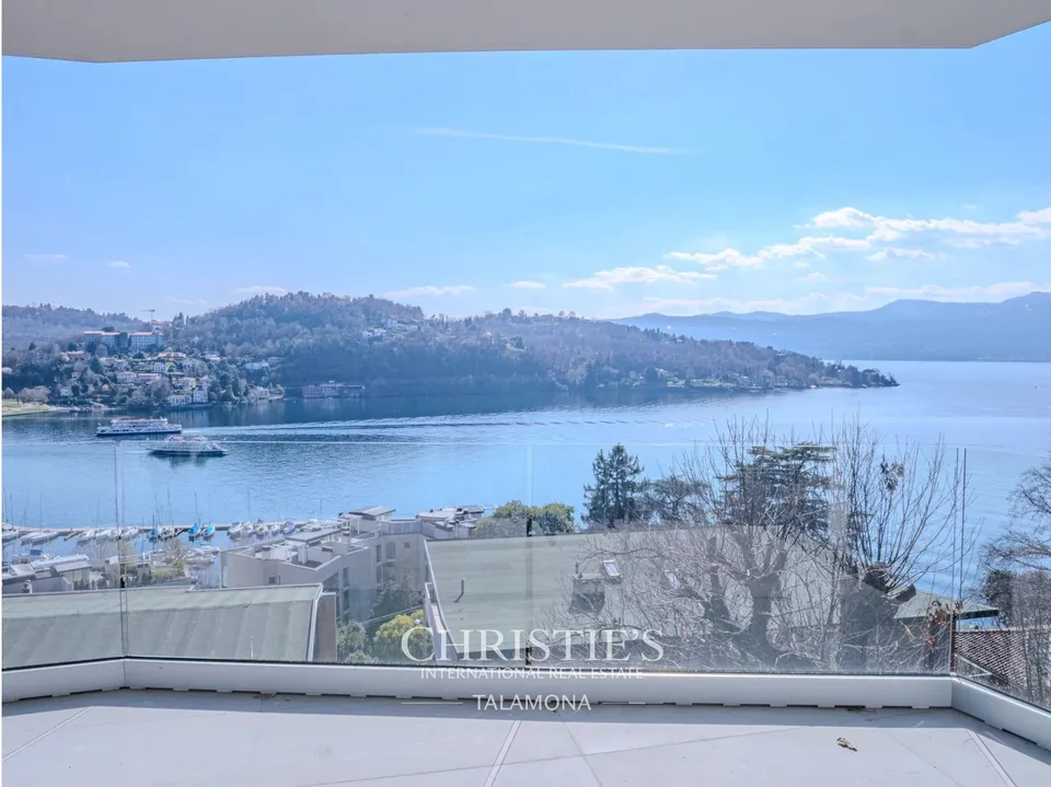 Elegantes Penthouse mit atemberaubendem Seeblick in Laveno-Mombello – Foto 6 von 13