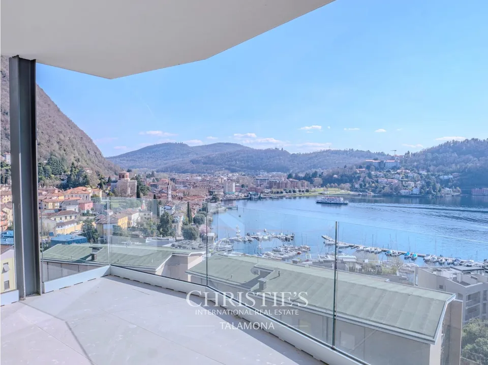 Elegantes Penthouse mit atemberaubendem Seeblick in Laveno-Mombello