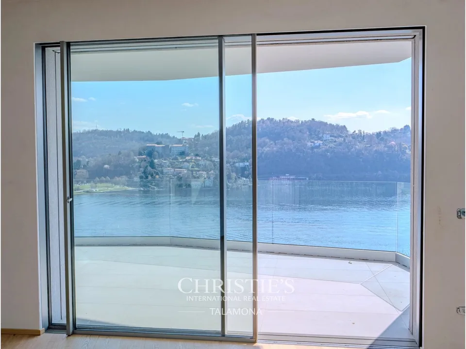Elegantes Penthouse mit atemberaubendem Seeblick in Laveno-Mombello – Foto 7 von 13