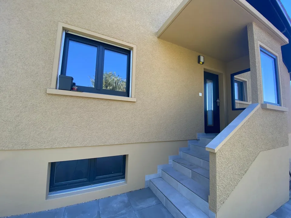 House, Coeuve - 698000