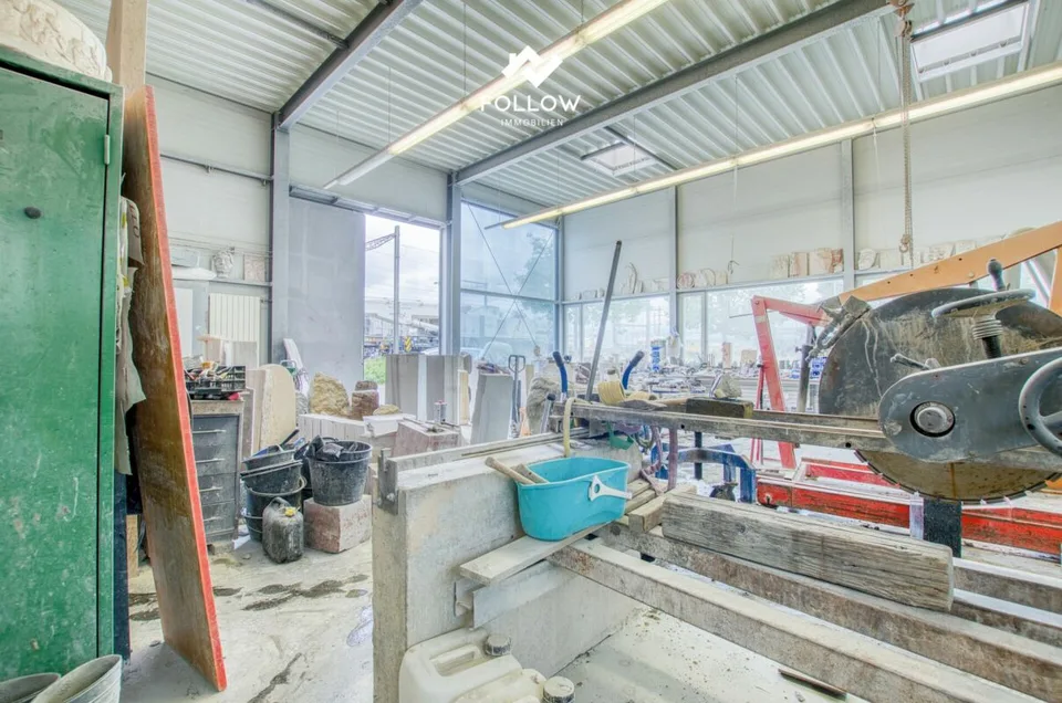 Il tuo nuovo sito aziendale: Hall commerciale compatto e luminoso con ufficio – foto 15 di 15