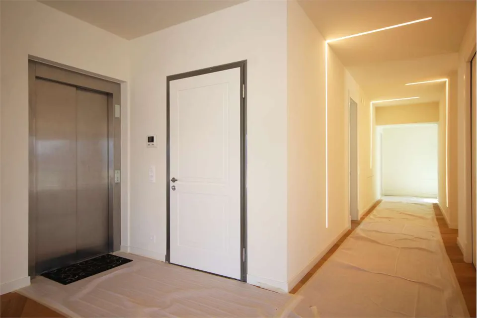 Nouveau penthouse de représentation de 5,5 pièces avec piscine et jardin – photo 12 sur 13