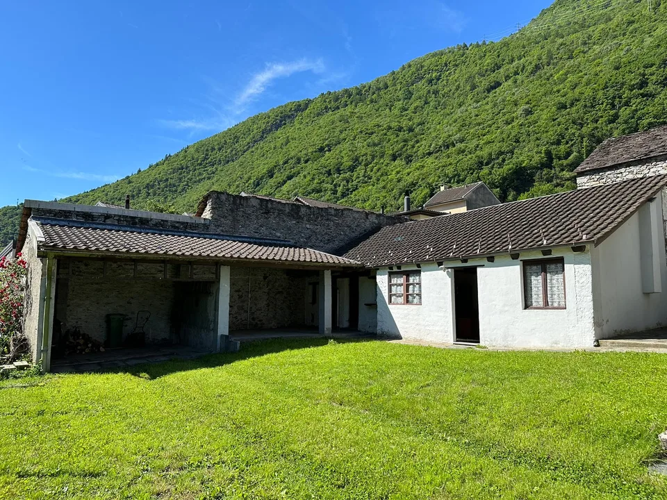 Semi-detached house, excellent location
