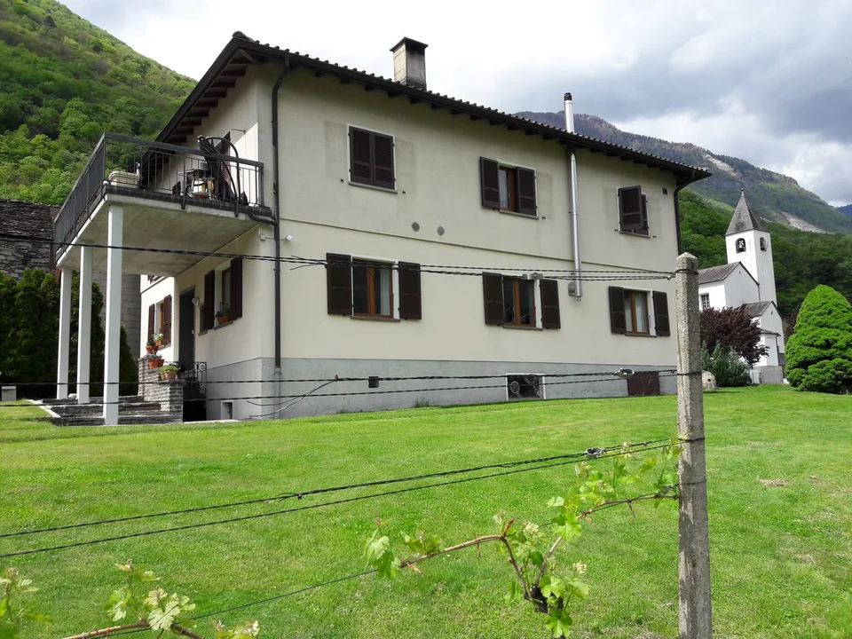 Casa bifamiliare, ottima posizione