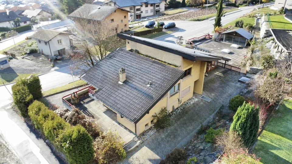 Grande maison avec beaucoup de potentiel à Chamoson