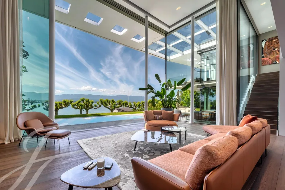 Contemporary elegance - Waterfront property