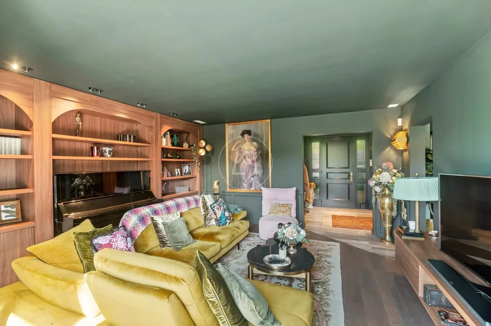 Bella proprietà familiare con vista lago e piscina a Blonay