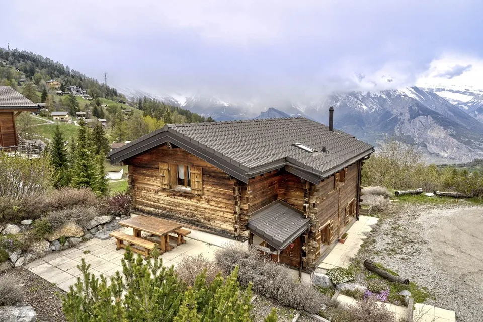 3 bedroom chalet for sale