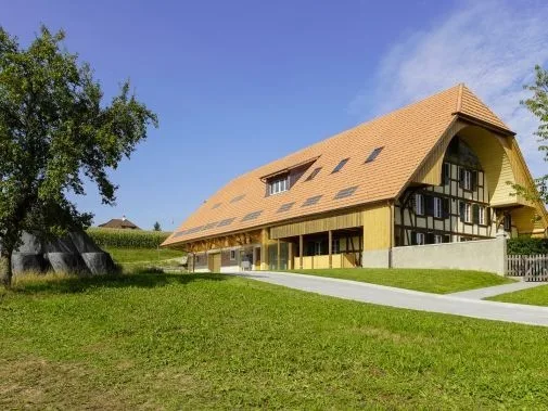 Casa familiare affascinante/casa colonica a Grossaffoltern con 6 unità residenziali