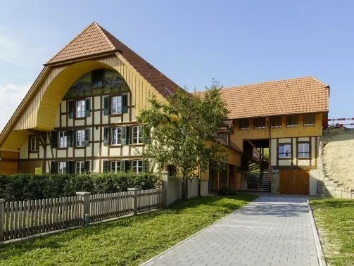 Casa familiare affascinante/casa colonica a Grossaffoltern con 6 unità residenziali