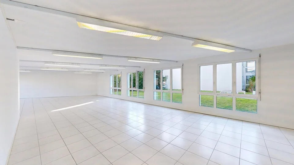 Posizione aziendale ideale con alta visibilità – foto 6 di 12