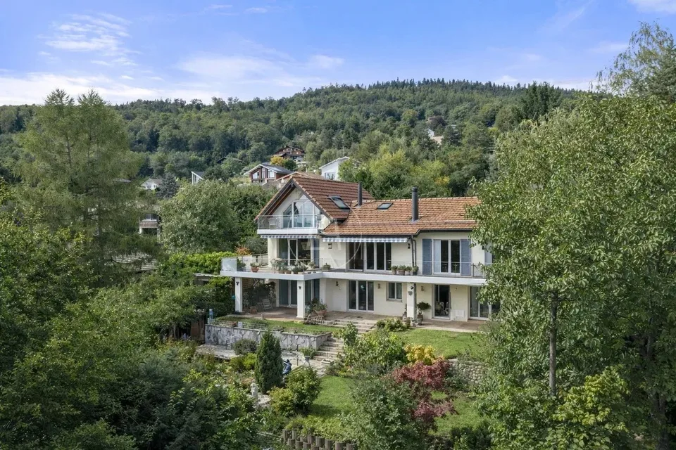 Propriété de charme offrant une vue exceptionnelle à Arzier le muids