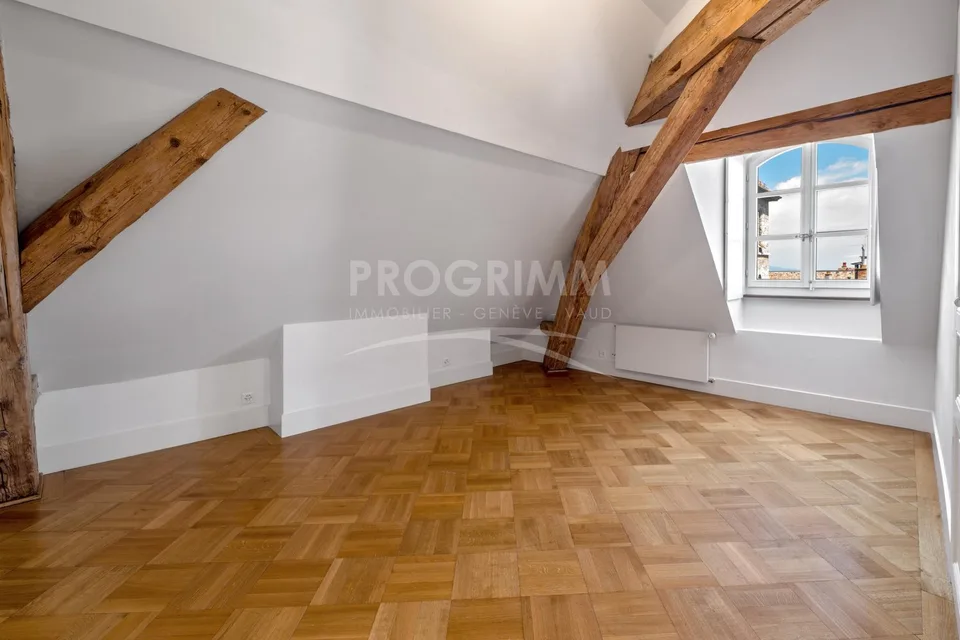 Altstadt - Superbe 4-Zimmer-Wohnung mit Studio - Letzter Stock - Aufzug