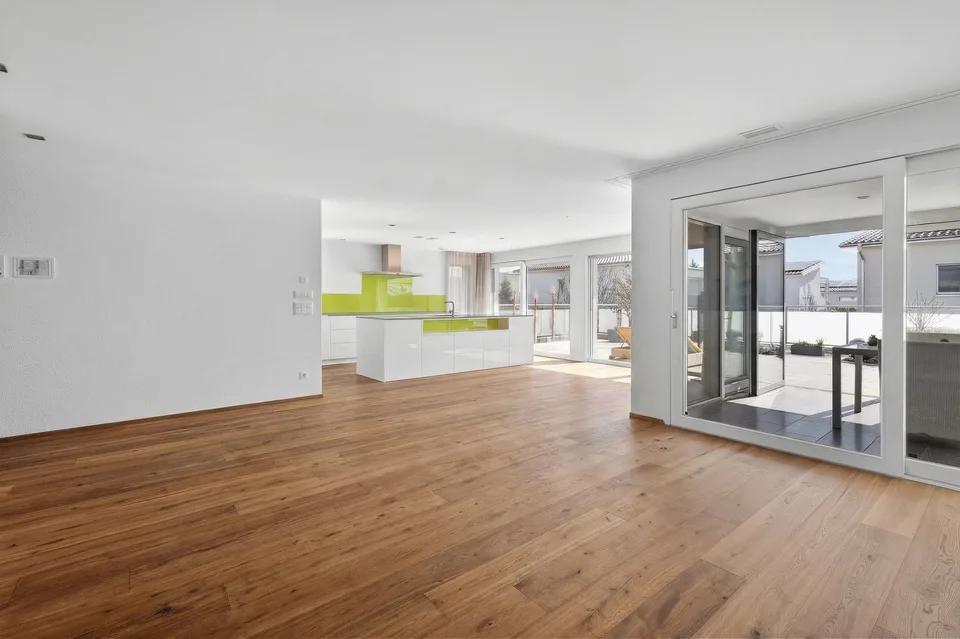 Abitazione spaziosa con vista panoramica: casa unifamiliare di 5,5 locali con ingresso separato