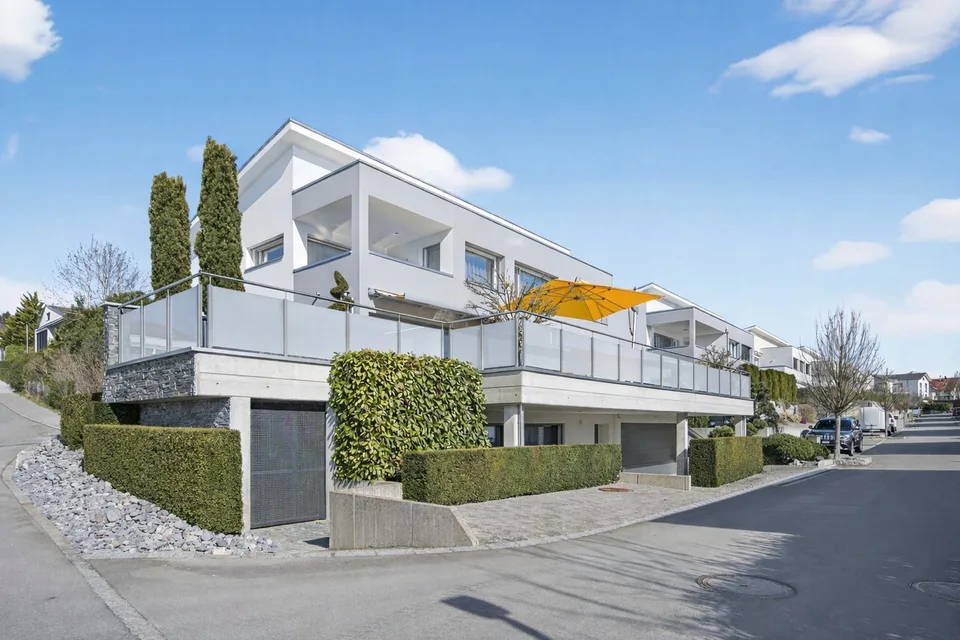 Grosszügiges Wohnen mit Weitsicht: 5.5 Zimmer Einfamilienhaus mit Einl
