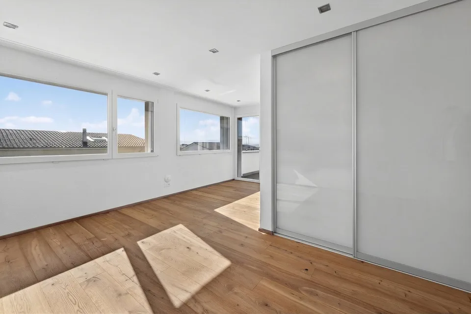 Abitazione spaziosa con vista panoramica: casa unifamiliare di 5,5 locali con ingresso separato