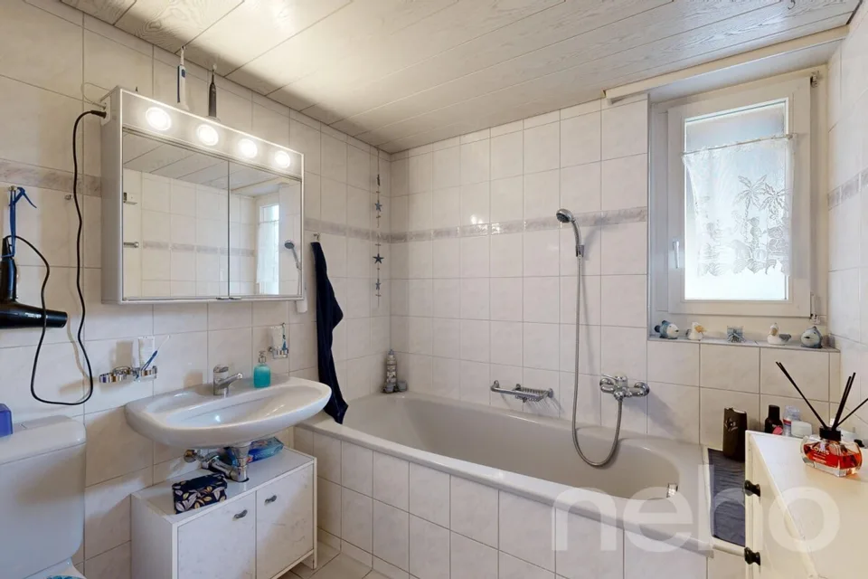 Charmantes Zweifamilienhaus mit Potenzial in Kappelen – Foto 17 von 19