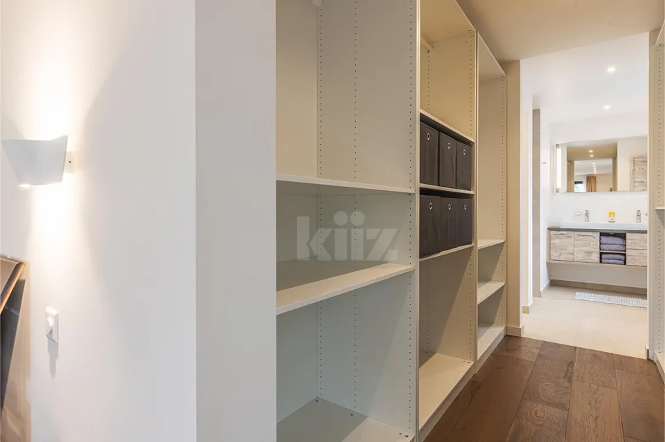 Superbe Villa im modernen Stil mit 250m2 und sorgfältiger Ausführung – Foto 7 von 13