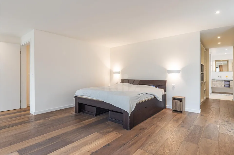 Superbe Villa im modernen Stil mit 250m2 und sorgfältiger Ausführung – Foto 6 von 13