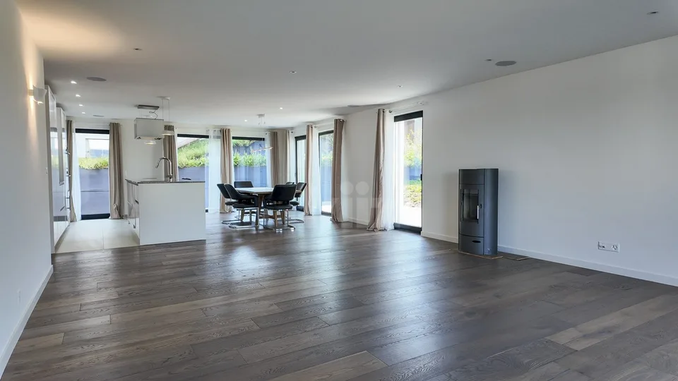 Superba villa contemporanea di 250m2 con finiture curate
