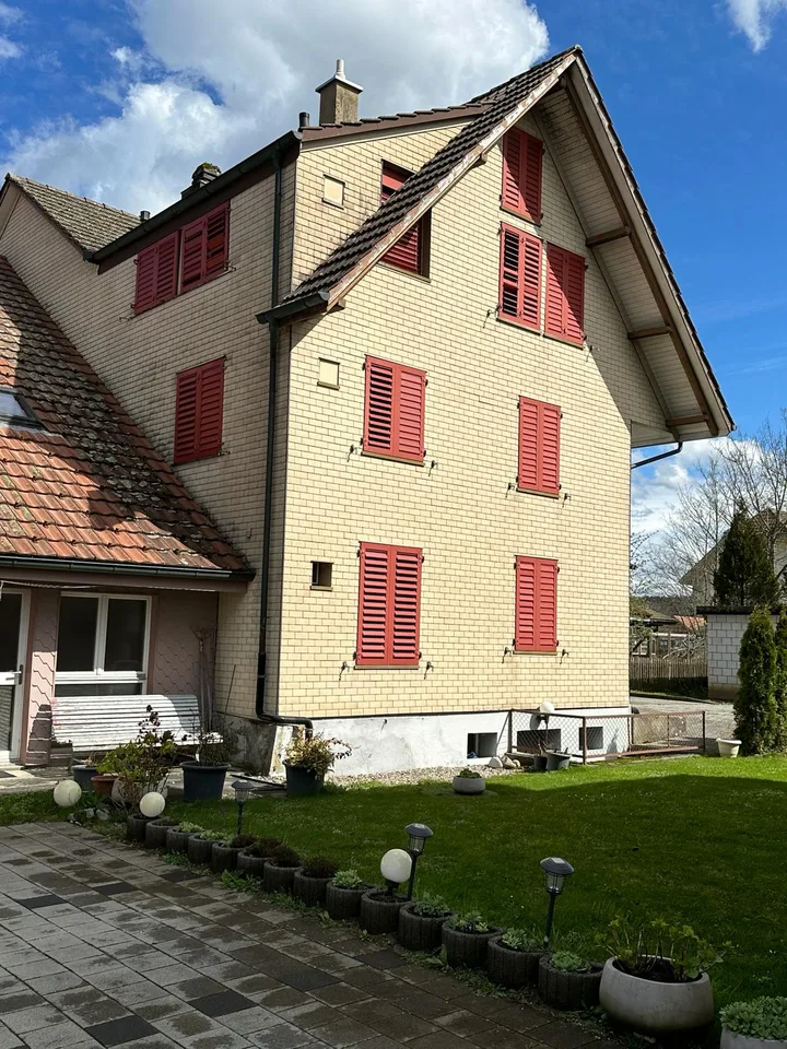 Casa multifamiliare attraente con 6 appartamenti in una zona residenziale tranquilla - investimento di capitale ideale