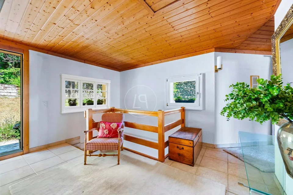 Charming property with 180-degree view in Arzier-Le Muids – photo 11 of 13