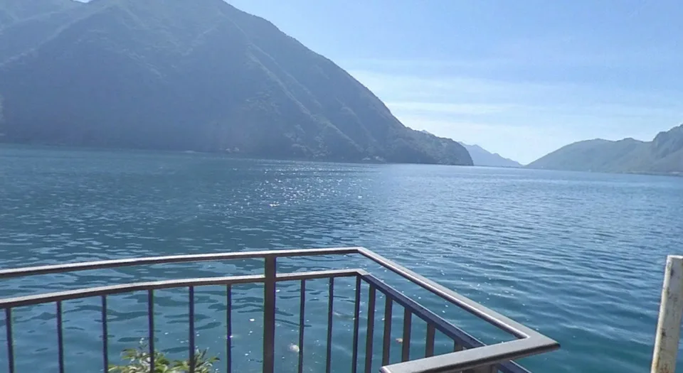 CASTAGNOLA Albergo da ristrutturare a Lago con posto barca