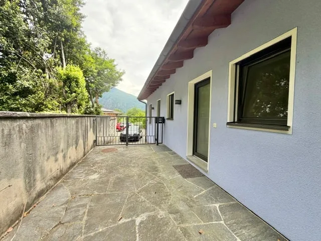 Maison unifamiliale moderne avec jardin privé à vendre à Golino