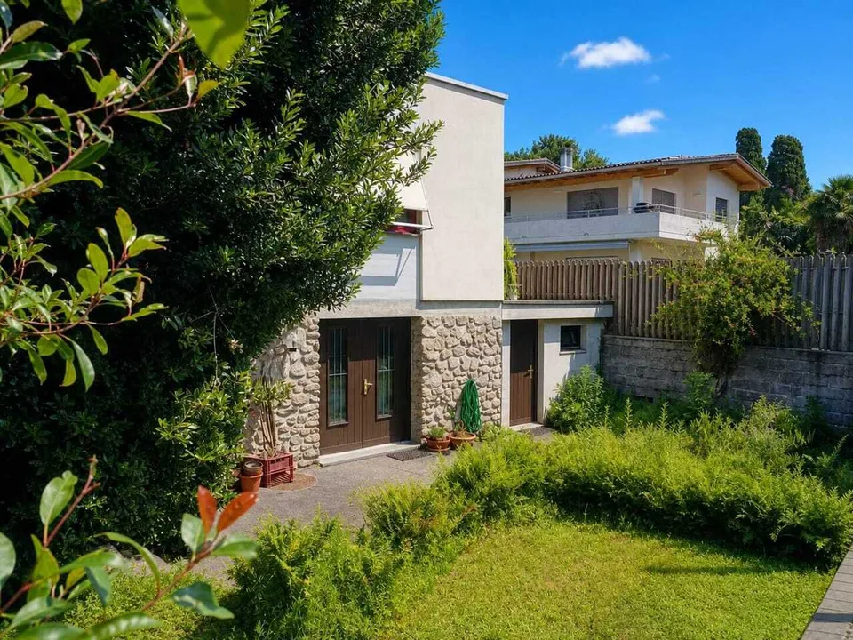 BELLINZONA/GALBISIO - Villa unifamiliare con grande giardino