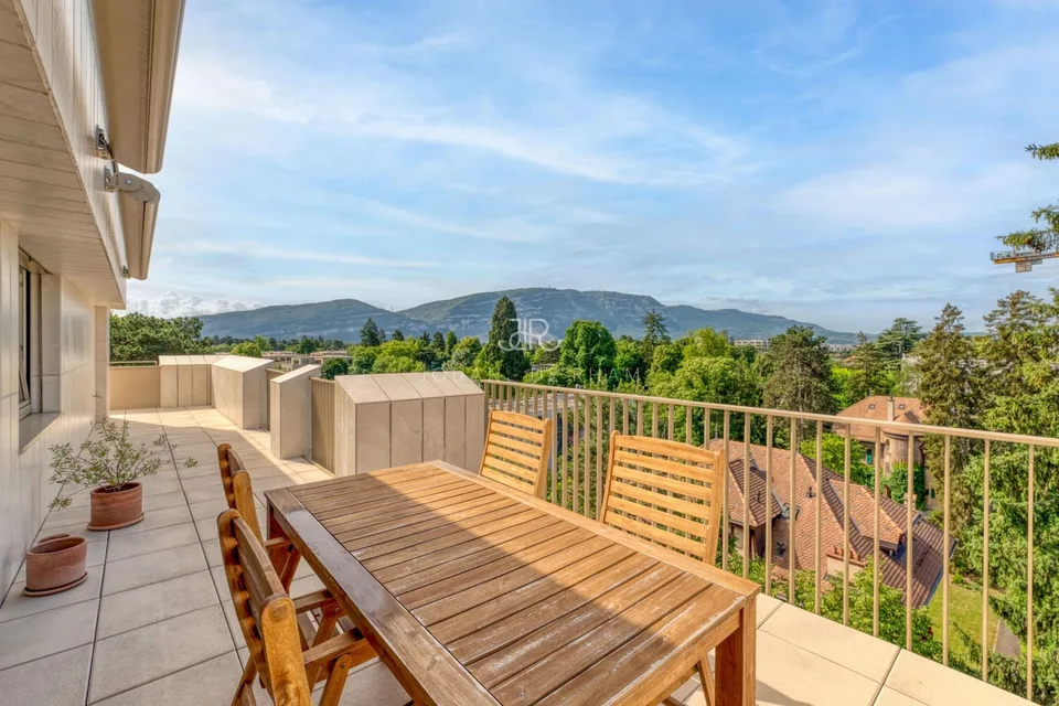 Cologny | Appartement de 4 pièces en attique avec vue imprenable